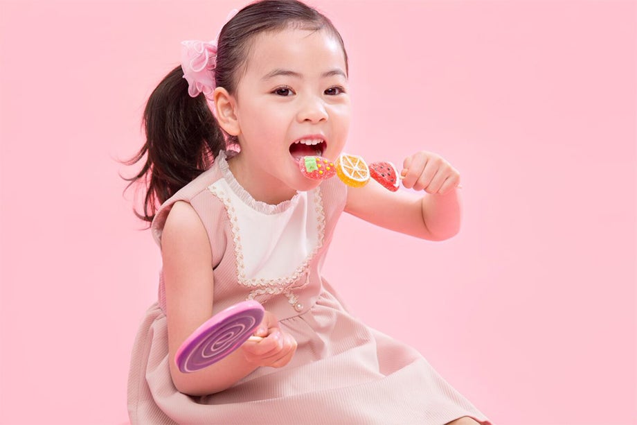 Cha mẹ nên theo dõi lượng ăn vặt mỗi ngày của trẻ để thực đơn cho trẻ hợp lý