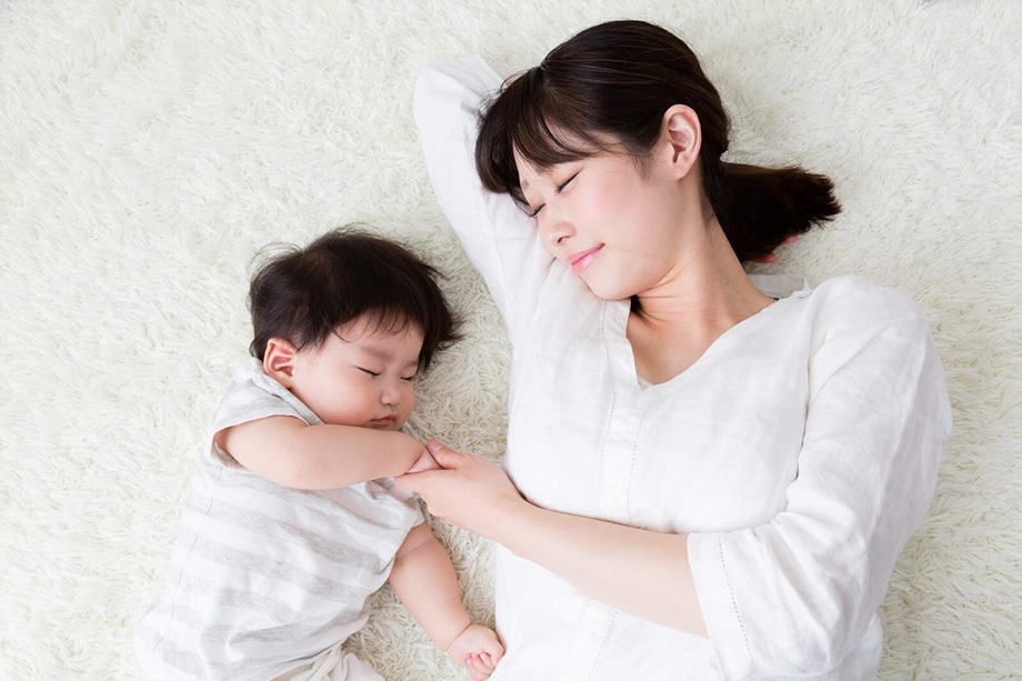 Đạm trong sữa mẹ an toàn với dạ dày non nớt của trẻ và không gây dị ứng