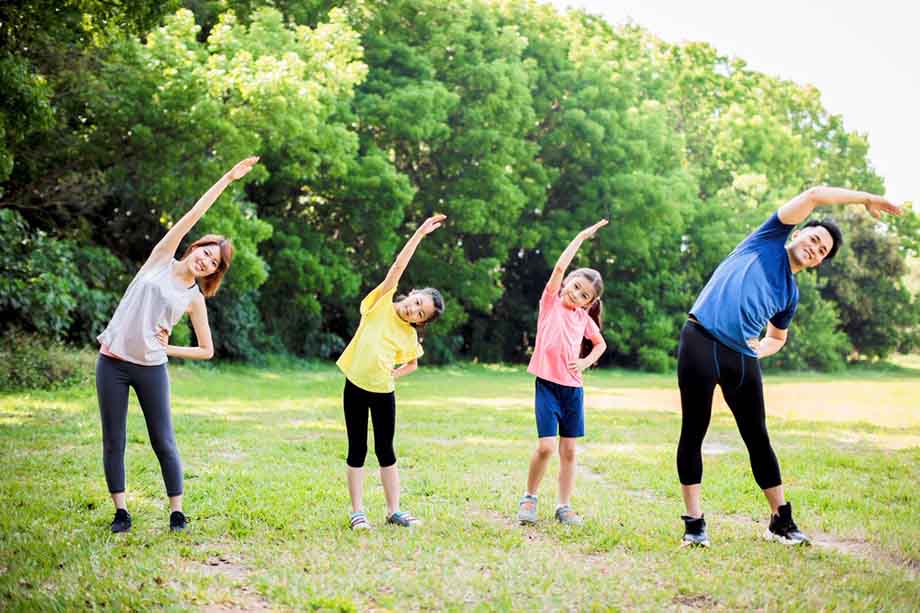 Vận động vừa giúp bé phát triển thể chất, vừa tăng cường sức khỏe