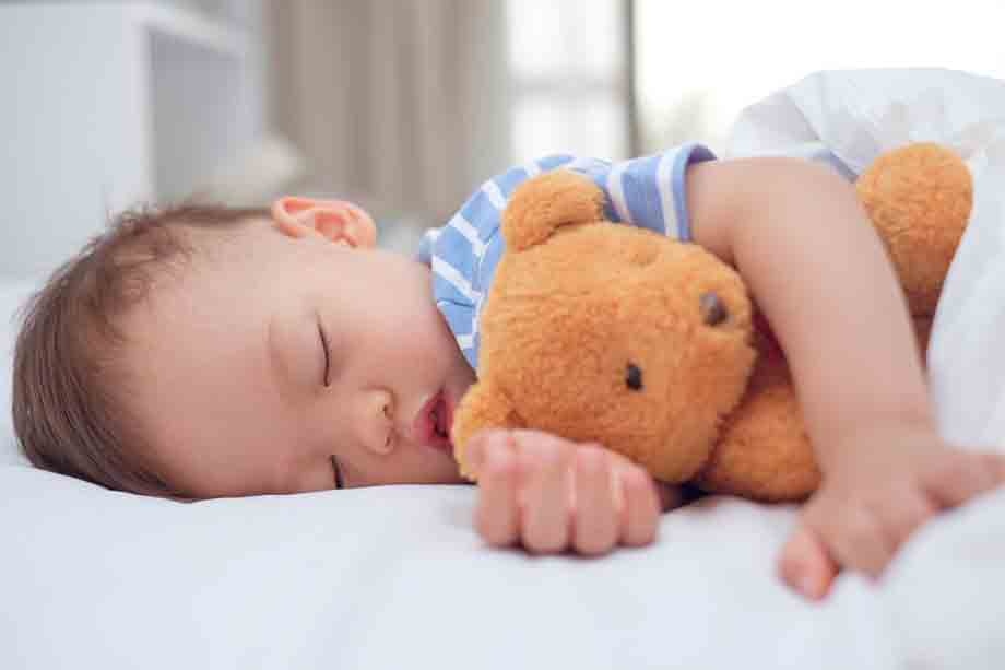 Giấc ngủ có vai trò quan trọng đối với trẻ nhỏ vì vậy việc ngủ đúng giờ và đủ giấc là rất cần thiết giúp trẻ phát triển toàn diện