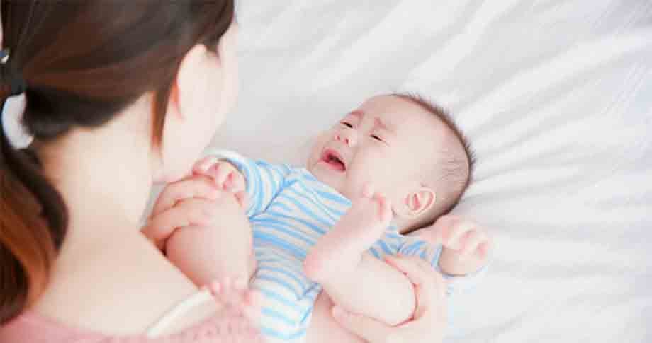 Nếu quấy khóc là do em bé bị đau bụng co thắt thì sau vài tháng bé sẽ tự khỏi