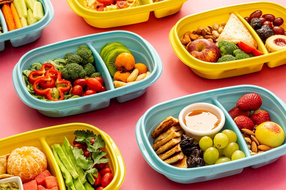 Bổ sung nhiều loại thực phẩm vào bữa ăn cho trẻ để đáp ứng nhu cầu đa dạng về chế độ dinh dưỡng.