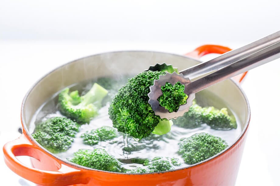 Nấu một nồi cháo cho bé ăn dặm cả ngày không phải cách nấu an toàn