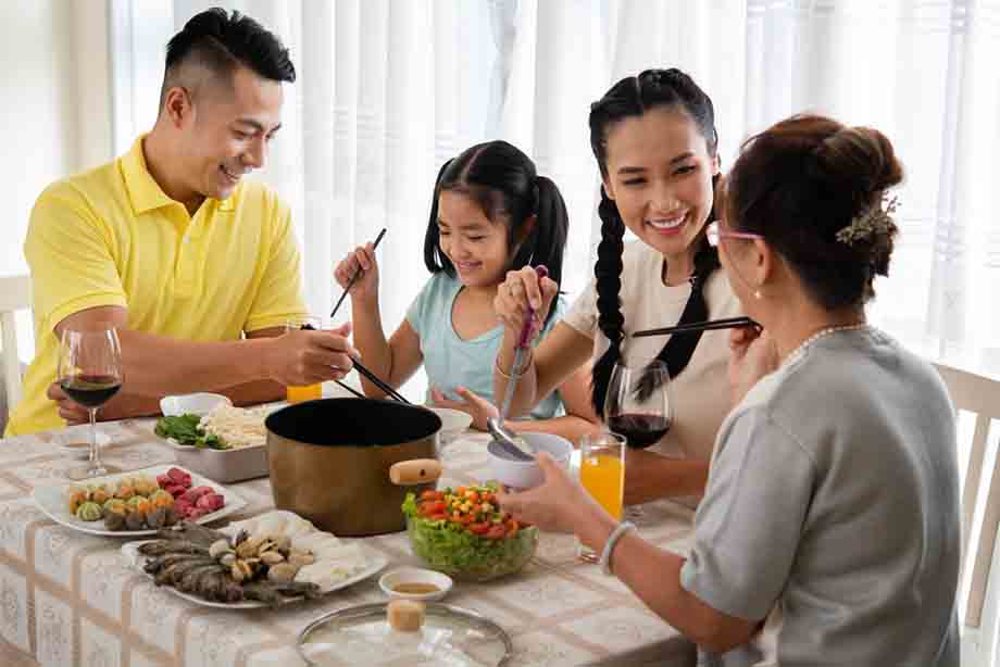 Cố định lịch trình bữa ăn để tạo thói quen ăn uống tốt cho trẻ