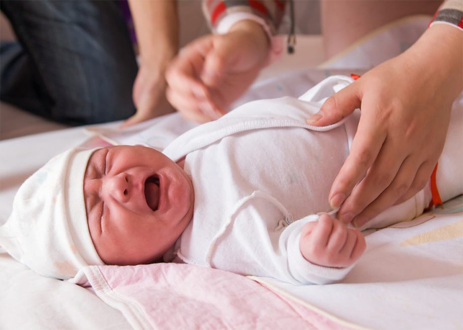 Bố biết lý do tại sao bé khóc để có thể giải quyết tình huống tốt nhất