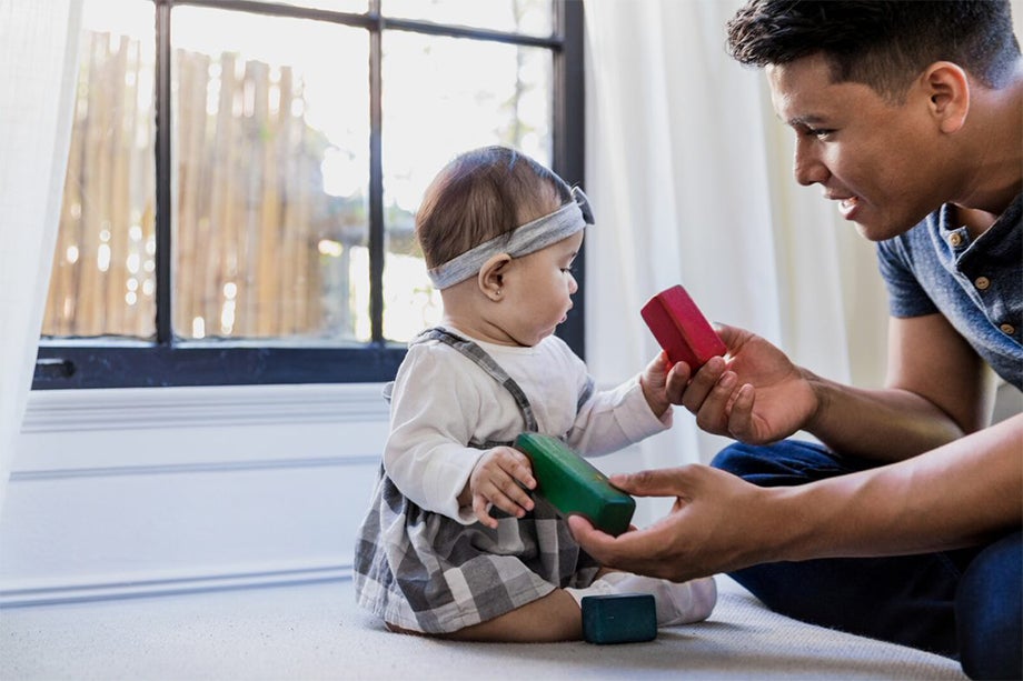 Con rất hứng thú khi được chơi cùng bố