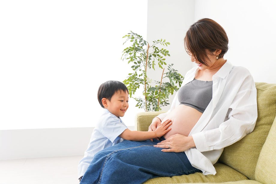 Hãy thông báo một cách nhẹ nhàng về việc “lên chức" anh chị của trẻ