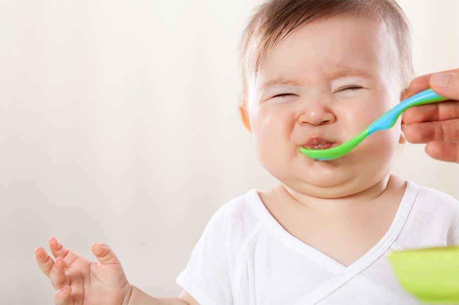 Bé bắt đầu phát triển nhận thức được ý nghĩa của ngôn ngữ và hiểu được cách từ chối những gì mình không thích