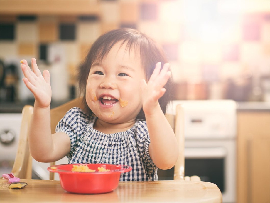 Cả hai loại thực phẩm ăn dặm cho bé đều cung cấp một nguồn vitamin và khoáng chất nhất định để bé khỏe mạnh