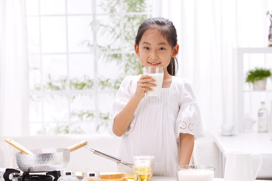 Từ 6 tuổi, sữa dinh dưỡng cho bé phải đáp ứng nhu cầu phát triển thể chất, trí não và khả năng tập trung