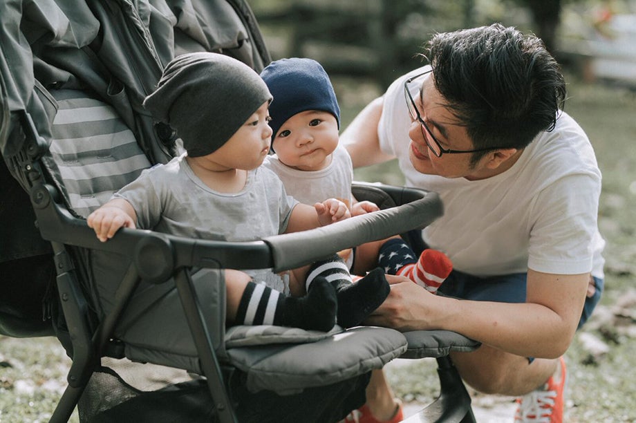 Bố có vai trò rất quan trọng trong việc chăm sóc con và mẹ sau sinh