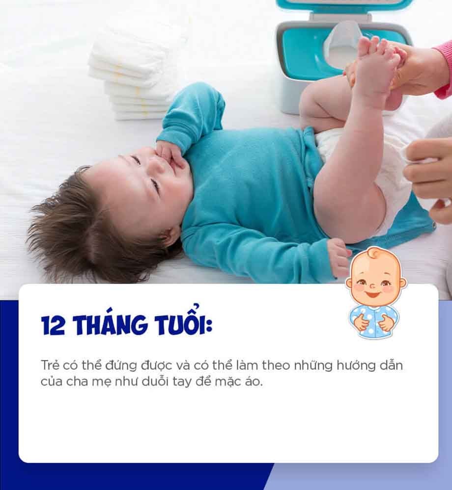 12 tháng tuổi: Trẻ có thể đứng được và làm theo những hướng dẫn của cha mẹ