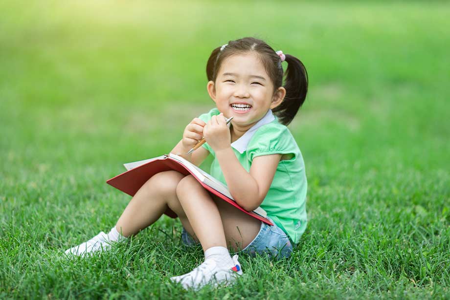 Giáo dục sớm giúp trẻ mầm non phát triển nhận thức tốt hơn