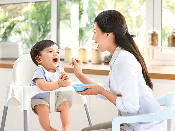 Cho bé ăn dặm đúng cách