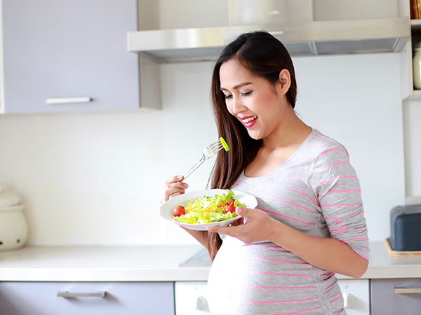 Mẹ bầu cần thiết với chế độ dinh dưỡng cân bằng và đầy đủ