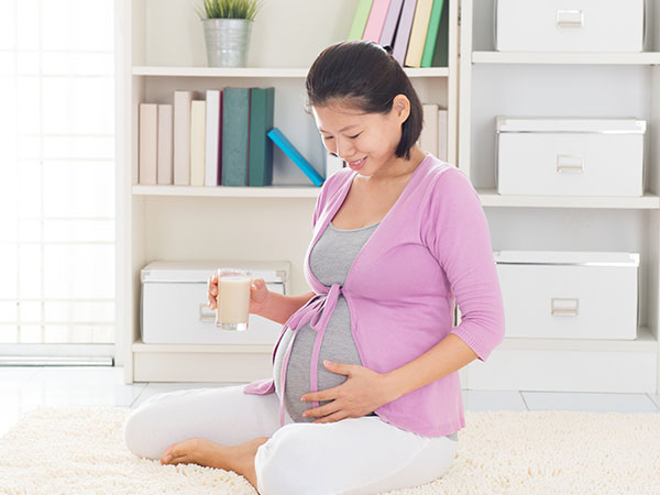 Vitamin D và canxi cần thiết cho mẹ mà còn cho sự phát triển của thai nhi