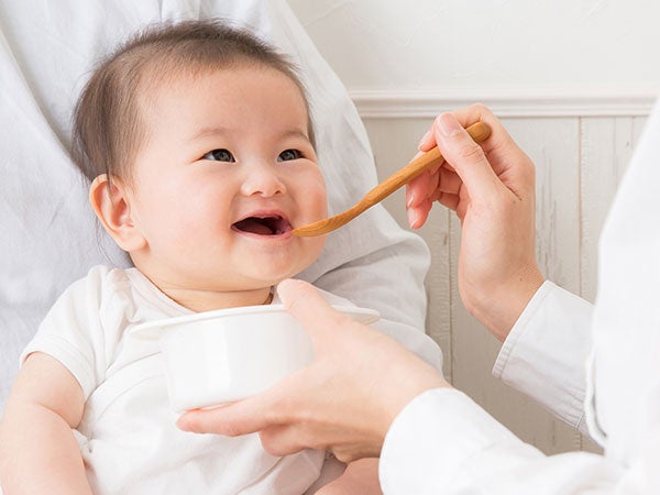 Hình minh họa về nguyên nhân bé biếng ăn và cách khắc phục