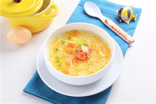 Hình minh họa cách nấu cháo cua bí đỏ cho bé 1 tuổi