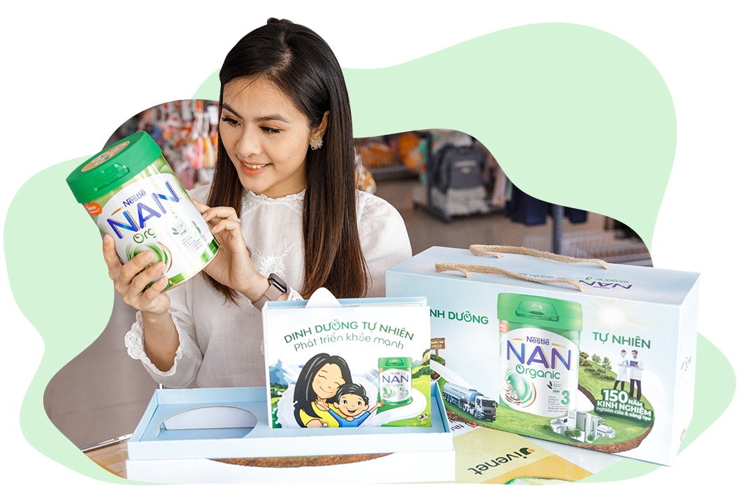 Vân Trang chọn dòng sữa hữu cơ cho con