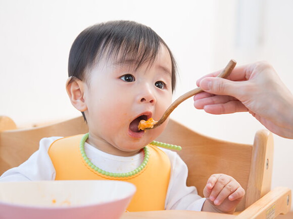 Dinh dưỡng cho bé từ 12-18 tháng: Những vấn đề cần lưu ý