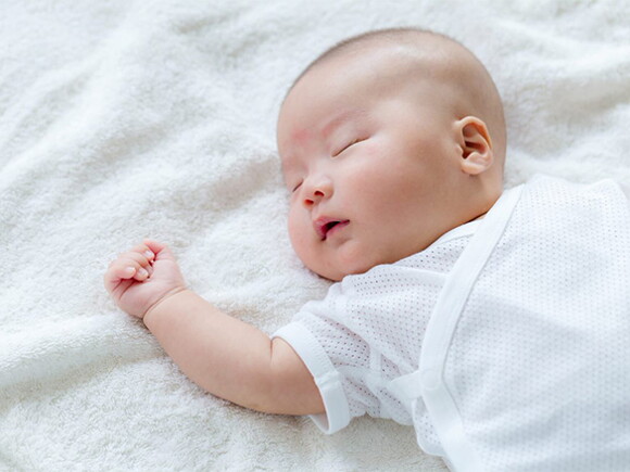 Mẹ có thể áp dụng cách cho bé ngủ ngon để trẻ ngủ sâu giấc hơn