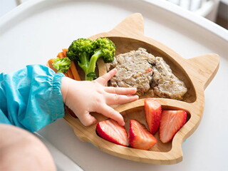 Chọn phương pháp ăn dặm dinh dưỡng cho trẻ 6 tháng tuổi