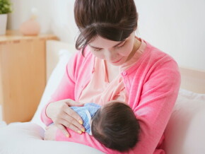  CÁC TƯ THẾ CHO CON BÚ ĐÚNG CÁCH ĐƯỢC MẸ ƯU ÁI NHẤT 