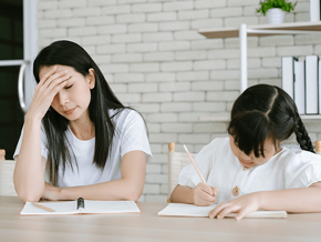 Choáng ngợp với những lời khuyên chăm con không cần thiết - Cover