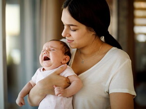 Vượt qua những cảm xúc tiêu cực sau sinh 