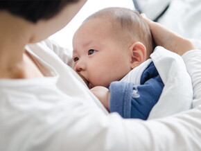 Giải pháp cho khó khăn khi nuôi con bằng sữa mẹ