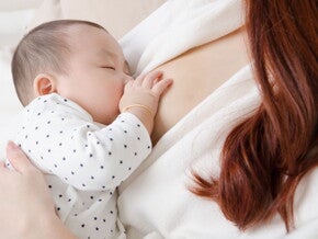Nuôi con bằng sữa mẹ
