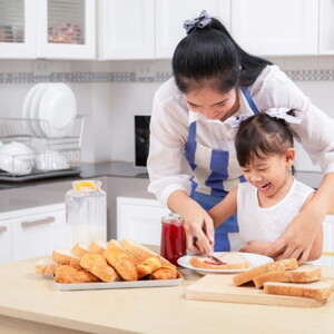 Hình minh họa cách giúp bé tiếp nhận món ăn mới Hình minh họa cách giúp bé tiếp nhận món ăn mới