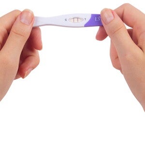 Xét nghiệm máu và nước tiểu giúp bạn biết mình có mang thai hay không Xét nghiệm máu và nước tiểu giúp bạn biết mình có mang thai hay không