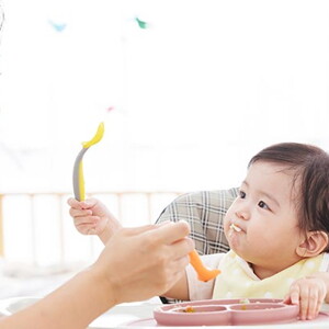 Sẵn sàng “hành trang” ăn dặm cho bé Sẵn sàng “hành trang” ăn dặm cho bé