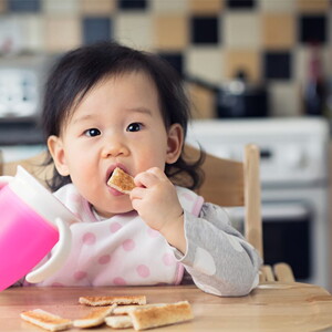 Cách cho bé ăn dặm hợp tác Cách cho bé ăn dặm hợp tác