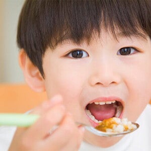 Chế độ dinh dưỡng cân bằng sẽ giúp trẻ phát triển thể chất tốt nhất Chế độ dinh dưỡng cân bằng sẽ giúp trẻ phát triển thể chất tốt nhất