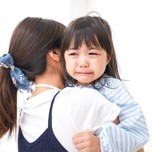Dạy con tự lập không bám mẹ Dạy con tự lập không bám mẹ