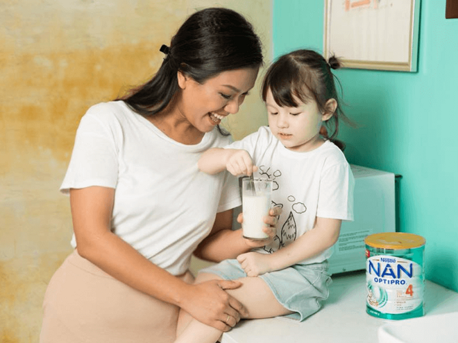 Hình minh họa cách đọc cân nặng cho bé 5-10 tuổi Hình minh họa cách đọc cân nặng cho bé 5-10 tuổi