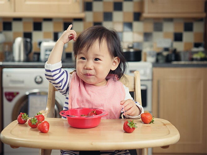 Cho trẻ ăn dặm trái cây đúng cách