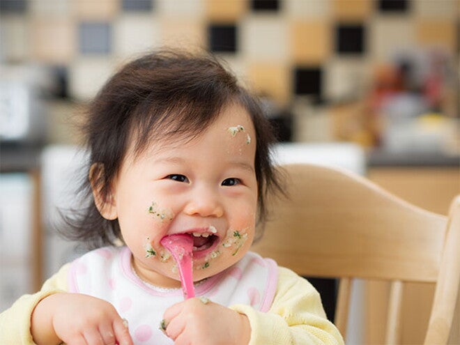 ăn dặm đúng cách Ăn dặm đúng cách tránh béo phì cho bé