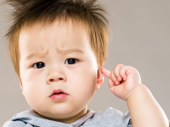 Mẹ cần chú ý và học cách phòng bệnh viêm tai giữa cho bé