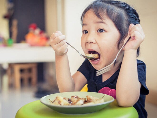 Hình minh họa về những thực phẩm giàu chất đạm cho bé