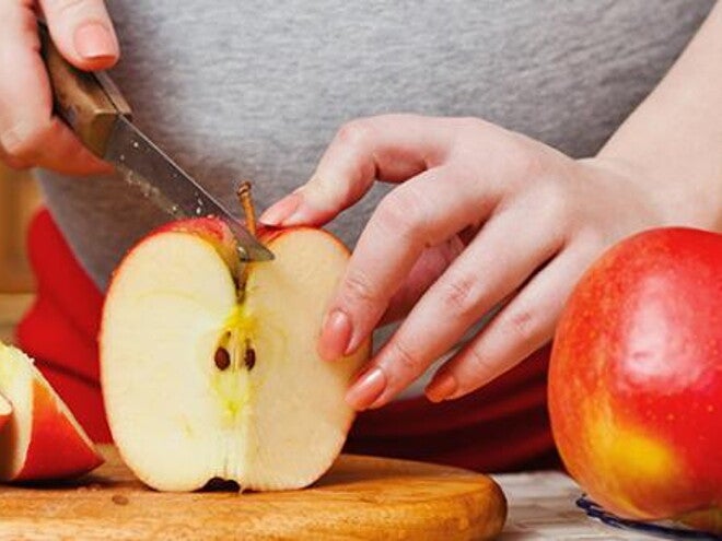 Giai đoạn 12 - 24 tháng tuổi, trẻ bắt đầu hoàn thiện dần kỹ năng ăn uống