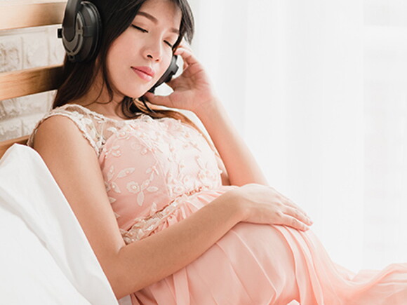 Mẹ bầu mang thai sinh đôi cần được chăm sóc đặc biệt