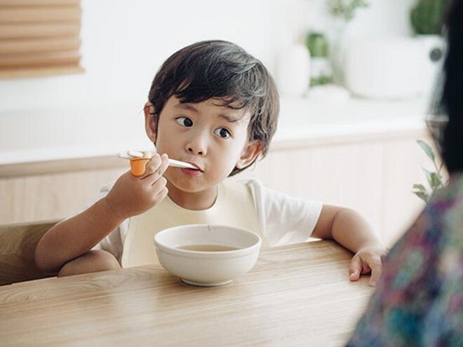Tập cho bé ăn dặm cùng cả nhà 
