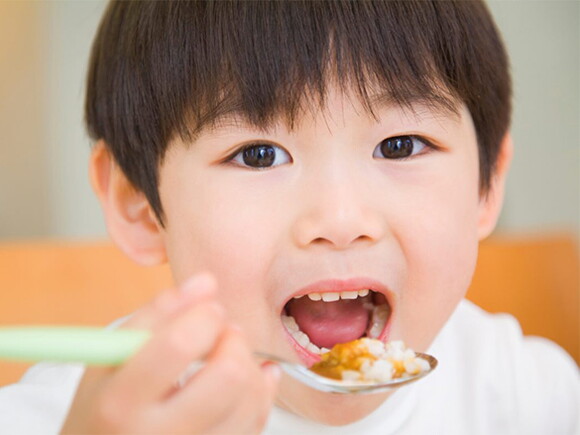 Mẹo tập thói quen ăn uống cho trẻ từ 2 - 6 tuổi