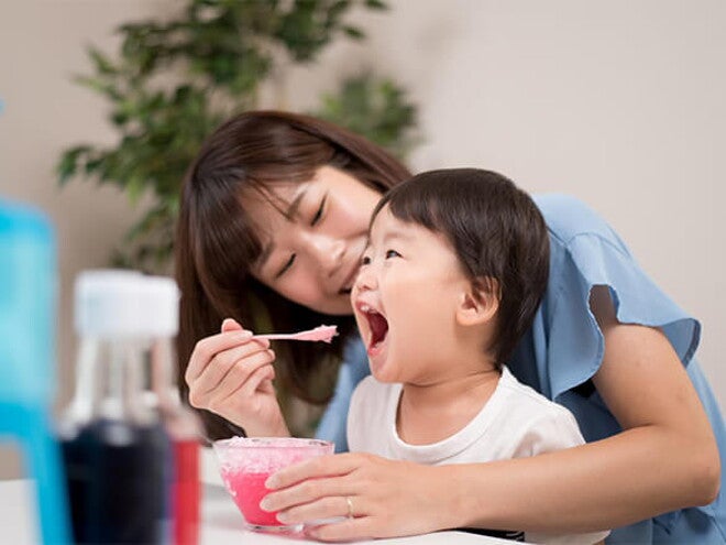 Cho bé ăn dặm đúng cách, không lo béo phì