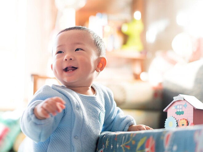 Chăm sóc con đúng cách khi bé chơi tại nhà