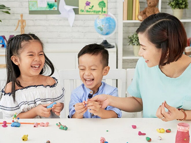 Giao tiếp sẽ giúp trẻ phát triển nhận thức tốt hơn