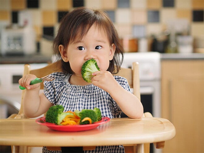 Cách cho bé ăn dặm không lo hóc sặc